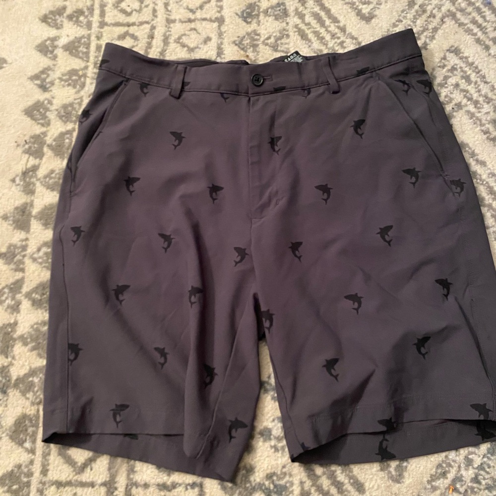 Greg Norman Men’s Golf Shorts size 34